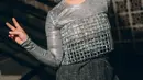 Mengenakan outfit all grey, Rossa tampak awet muda seperti remaja dengan gaya imutnya [@itsrossa910]