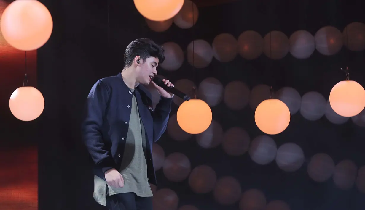 Selama konser berlangsung, teriakan para penggemar Aliando Syarief, Alicius terus terdengar. Meski mengaku hanya berlatih tiga hari sebelum konser, Ali mengaku puas dengan konsernya. (Deki Prayoga/Bintang.com)