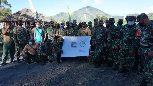 Duh, Batu Geosains Berusia 30 Tahun Lebih di Kaldera Batur Dicorat-Coret