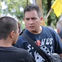 Terbukti, lanjut Frans, banyak yang ikut mengantar ibunda Amara Lingua ke peristirahatan terakhirnya. Bahkan sejak masih remaja, Frans mengaku sangat dekat dengan mertuanya itu. (Deki Prayoga/Bintang.com)