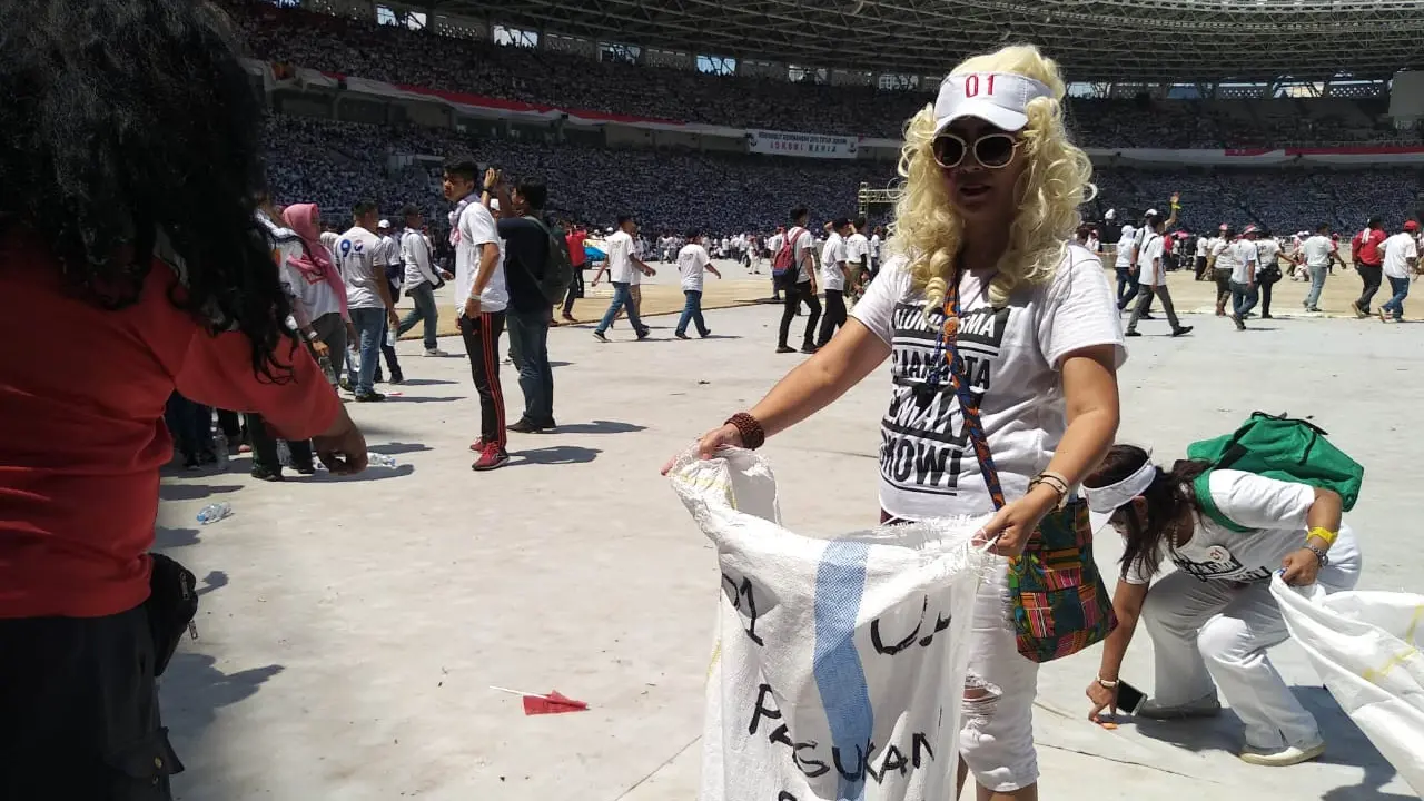 Semut Putih punggut sampah