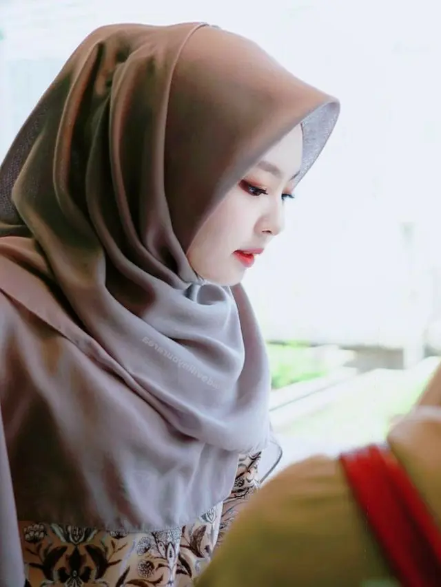 6 Editan Foto Jennie Blackpink Berhijab, Netizen: Anak Pesantren Nih