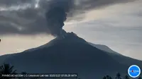 Gunung Lewotobi Laki-Laki di Flores Timur mengalami dua kali erupsi Rabu pagi (27/12/2023). (Liputan6.com/ Dok. Magma ESDM)