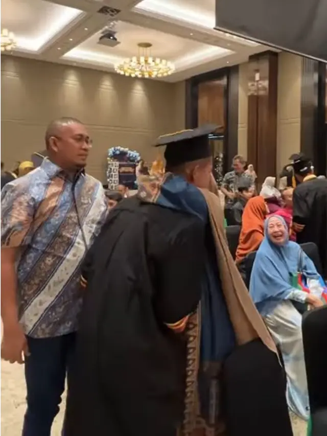 6 Momen Ammar Adik Azizah Salsha Wisuda Kelulusan SMA, Banjir Ucapan Selamat