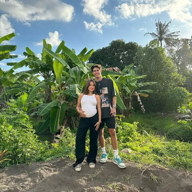 Potret Jennifer Coppen dan kekasihnya, Dali Wassink. (Foto: Instagram/jennifercoppenreal20)