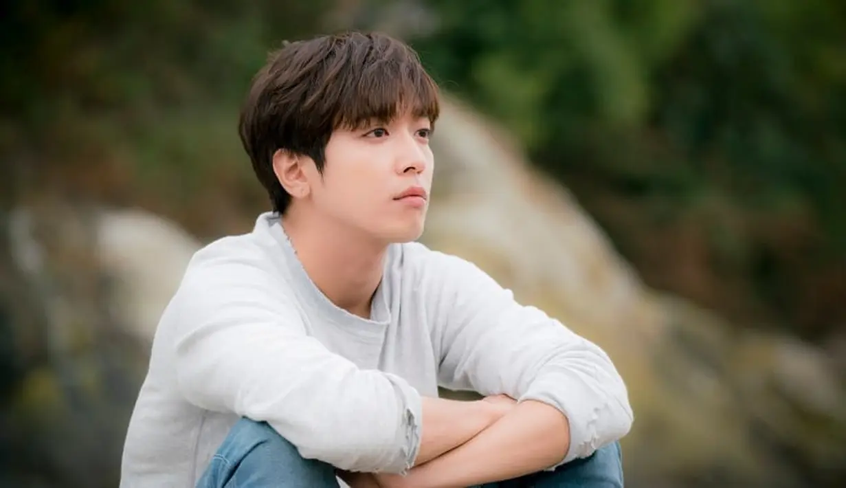 Yonghwa termasuk salah satu orang yang terlibat dalam kasus tersebut. Dalam daftar tersebut terdapat nama Profesor Lee, Jo Gyu Man, Kim, dan dua orang yang tidak diketahui identitasnya. (Foto: soompi.com)