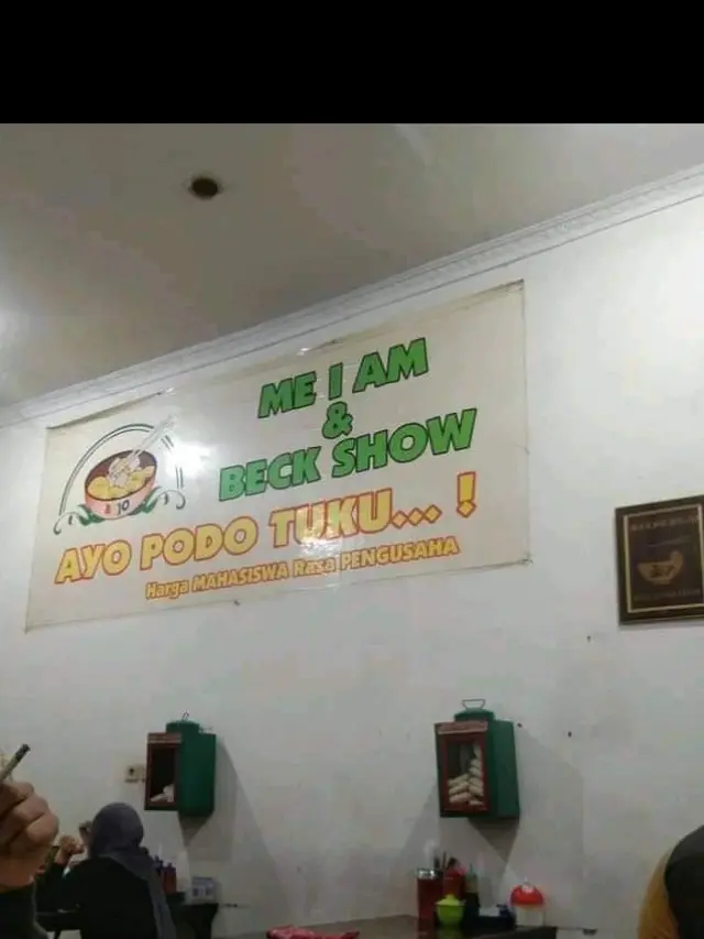 6 Spanduk Penjual Bakso dengan Tulisan Kocak Ini Bikin Geleng Kepala