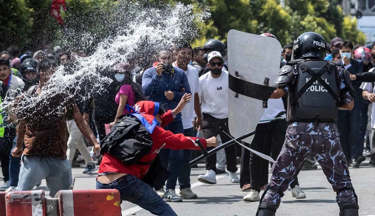 Total ada 26 platform media sosial yang dibekukan pemerintah Nepal sejak Jumat (5/9/2025). (PRABIN RANABHAT/AFP)
