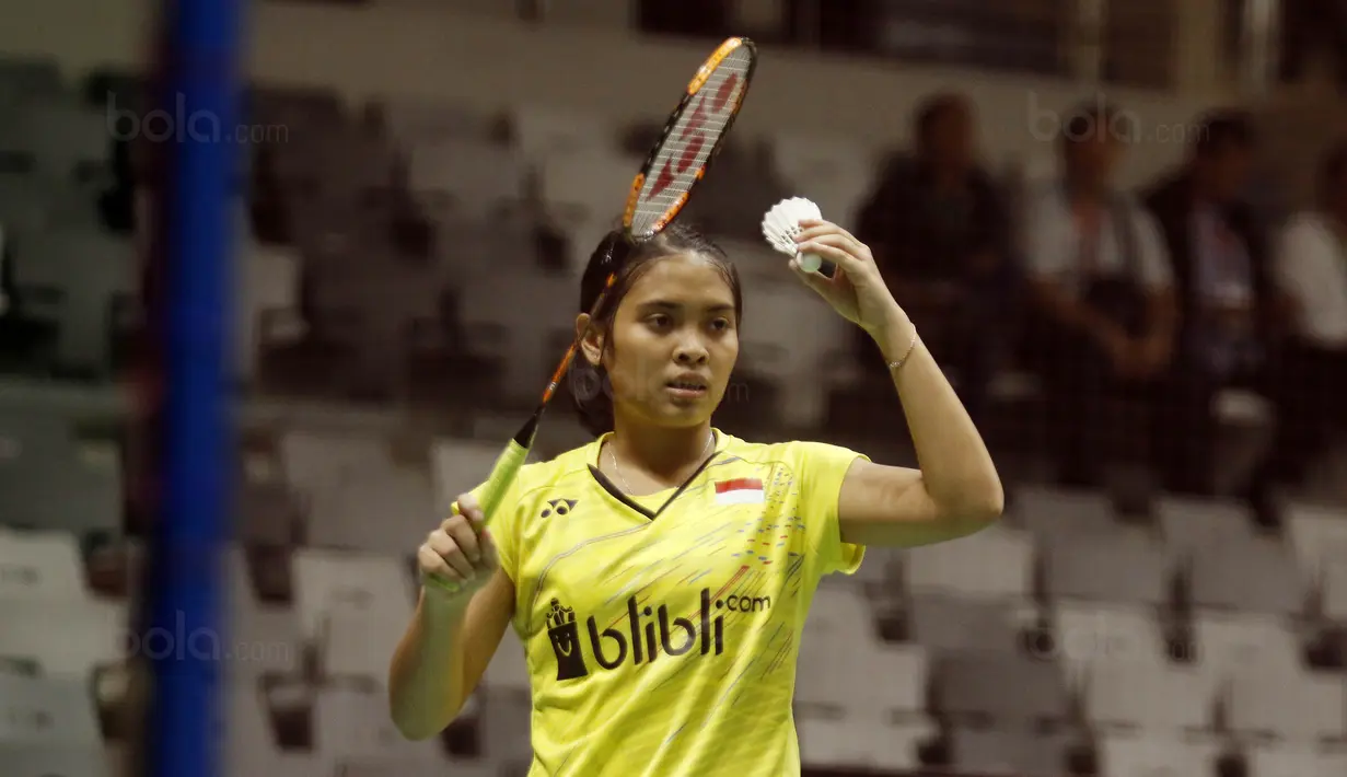 Pebulutangkis Indonesia, Gregoria Mariska, saat melawan pebulutangkis Denmark, Sofie Holmboe Dahl, pada laga Indonesia Masters 2018 di Istora Senayan, Selasa (23/1/2018). Gregoria menang 21-12 dan 21-13 atas Sofie Holmboe. (Bola.com/M Iqbal Ichsan)