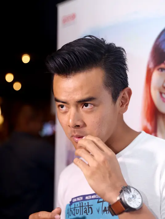 Meski hanya berperan sebagai muslim di film Abdullah V Takeshi, Dion Wiyoko yang aslinya merupakan keturunan Tiong Hoa mengatakan tak perlu ada yang dipermasalahkan. (Andy Masela/Bintang.com)