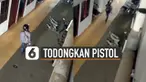 Beredar video seorang pria berniat mencuri motor di sebuah kos-kosan namun aksinya berhasil digagalkan.