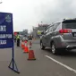 Check Point di pintu gerbang tol Bekasi Barat. (Foto: Liputan6.com/Bam Sinulingga)