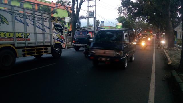 Arus lalu lintas jalur mudik via Garut kota masih terbilang lancar, meskipun terjadi antrian, namun hanya berlansgung sesaat, tidak menunjukan stagnan