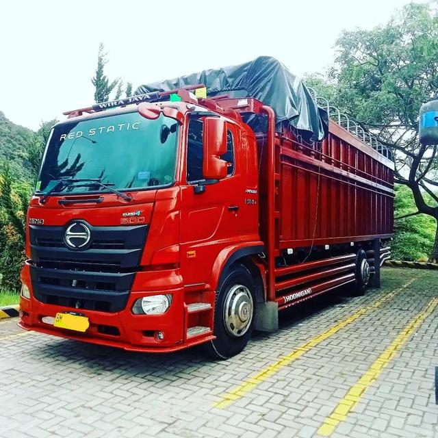 10 Potret Modifikasi Truk Hino yang Sukses Bikin Pangling di Jalan, Semuanya Gagah Banget!