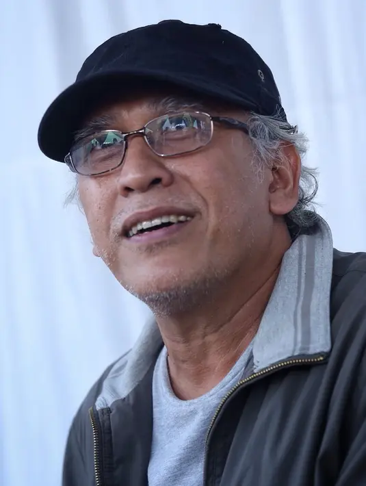 "Paling surprise, sebab Bongkar jadi kolosal. Dan Erwin pilih lagu Bongkar itu jadi pertanyaan, dan Erwin nangkap itu. Seru, karena Erwin luar biasa, dia bisa menerjemahkan lagu Bongkar," tutur Iwan Fals. (Galih W. Satria/Bintang.com)