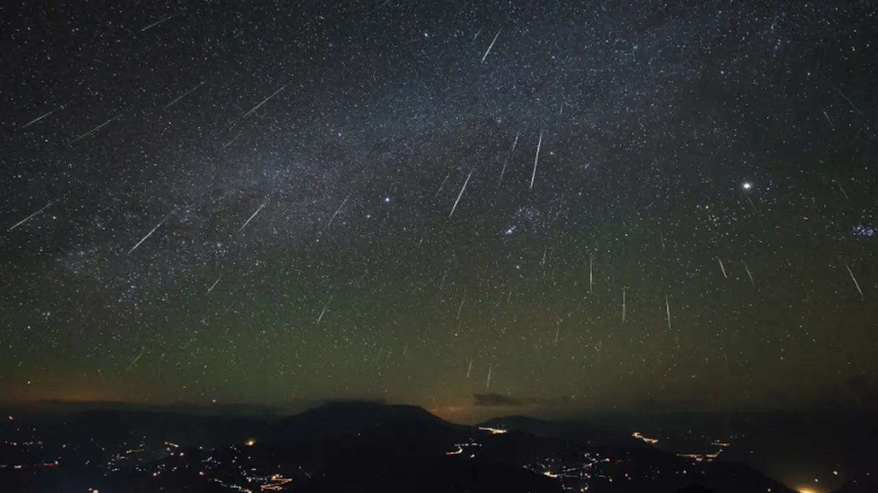 Hujan meteor alami di atas Dashanbao Wetlands pada 13 Desember 2013