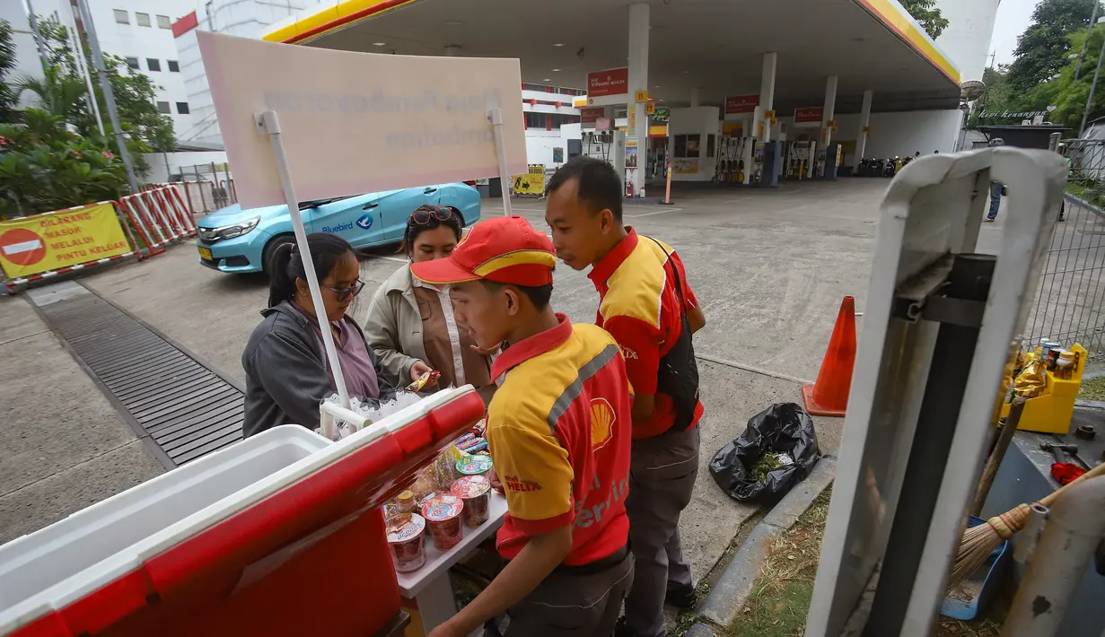 Menteri ESDM Bahlil Lahadalia berharap agar kelangkaan di sejumlah SPBU swasta dapat segera diatasi melalui koordinasi dan pasokan bersama Pertamina. (merdeka.com/Arie Basuki)