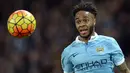 10. Raheem Sterling, pemain masa depan Inggris ini memiliki rambut keriting agak panjang namun sisi kiri dan kanannya dibuat cepak. (AFP/Oli Scarff)