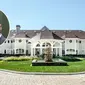 Musisi rap asal Amerika Serikat, 50 Cent, baru-baru ini dikabarkan menjual rumah mewahnya dengan penawaran harga hanya USD6 juta 