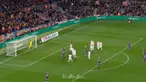 Tendangan bebas cantik Lionel Messi di menit ke-84 pastikan Barcelona lakukan comeback dan kemenangan 2-1 atas Alaves.