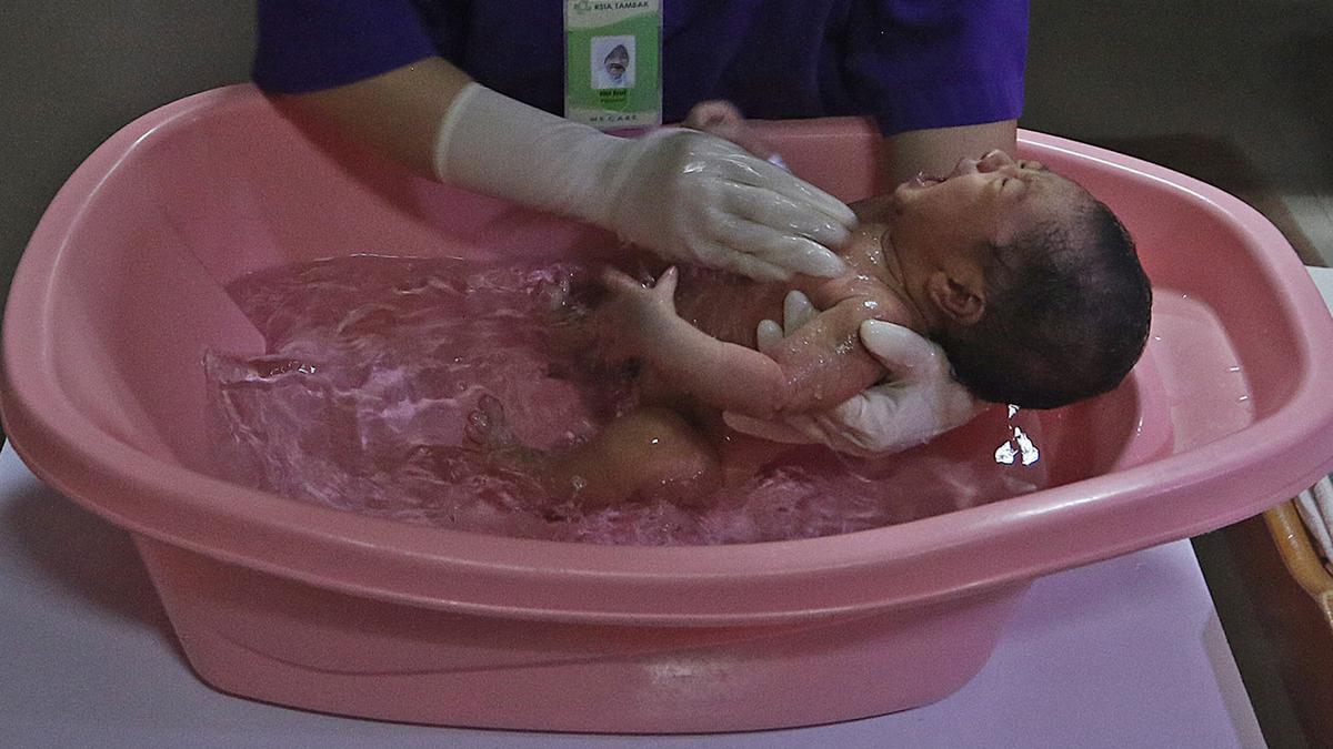 Lepas Tekanan Jadi Ibu Sempurna agar Hubungan dengan Bayi Lebih Harmonis