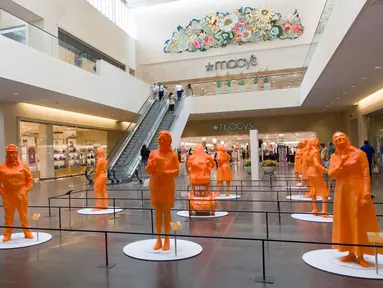 Patung-patung perempuan yang dipamerkan di sebuah pusat perbelanjaan di Dallas, Texas, 15 Oktober 2020. Sepuluh patung hasil cetak 3D dipamerkan baru-baru ini untuk merayakan pencapaian para perempuan di bidang sains, teknologi, teknik, dan matematika (STEM). (Xinhua/Dan Tian)