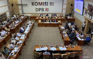 Komisi III DPR RI menggelar rapat Panitia Kerja (Panja) Rancangan Undang-Undang (RUU) tentang Perubahan atas Undang-Undang Nomor 2 Tahun 2002 tentang Polri di Gedung DPR, Senayan, Jakarta, Senin (8/6/2026) (Antara)