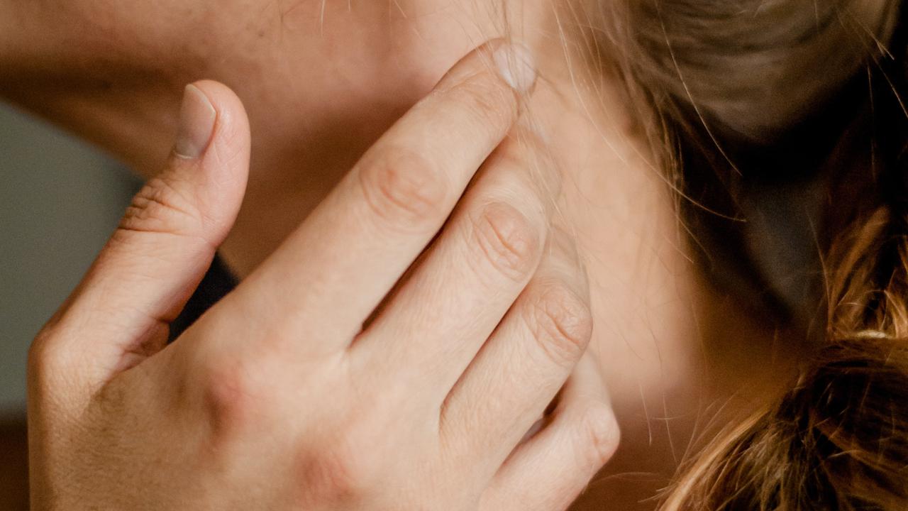 Kenali Penyebab Kulit Leher Hitam dan Cara Mengatasinya