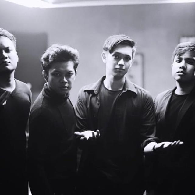 7 Potret Joshua Suherman Bersama Grup Bandnya Yowis Ben Surabaya Liputan6 Com