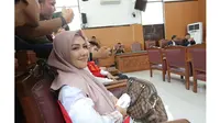 Menangis Terus Karena Rindu, Ini 6 Momen Mesra Rey Utami Bareng Anak (sumber: KapanLagi.com/Budy Santoso)