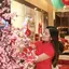 Angpao dalam kamus berbahasa Mandarin didefinisikan sebagai "uang yang dibungkus dalam kemasan merah sebagai hadiah