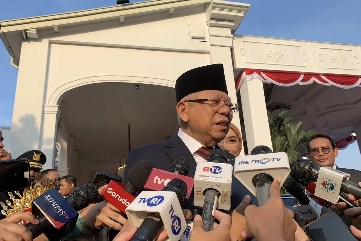 Wakil Presiden Ma'ruf Amin usai menghadiri upacara penurunan bendera merah putih di Istana Merdeka, Jakarta, Sabtu (17/8/2024)