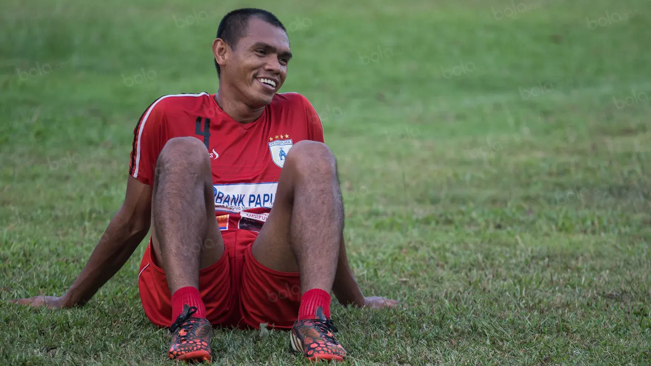 Bola.com, Persipura Jayapura, Ricardo Salampessy