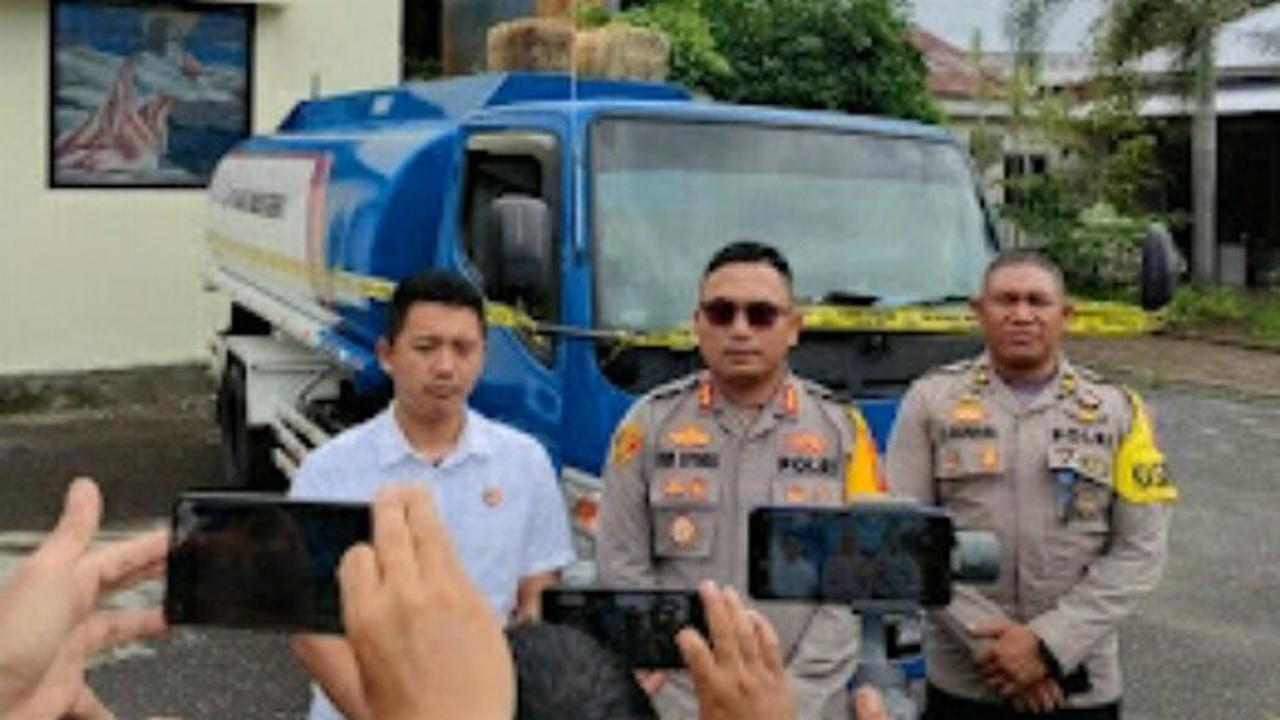Kapolres Minahasa Selatan AKBP Feri R Sitorus didampingi Kasat Reskrim Iptu Firman Rinaldi, dan Kasi Humas Iptu Corneles Kainama saat menggelar jumpa pers.
