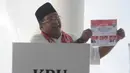 Saat menggunakan hak politiknya, Rano Karno ditemani istrinya. (merdeka.com/Arie Basuki)