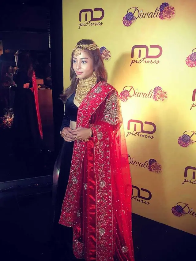 6 Potret Beda Gaya Nikita Willy Saat Diwali 2019 Vs 2022, Kini Sudah Jadi Ibu