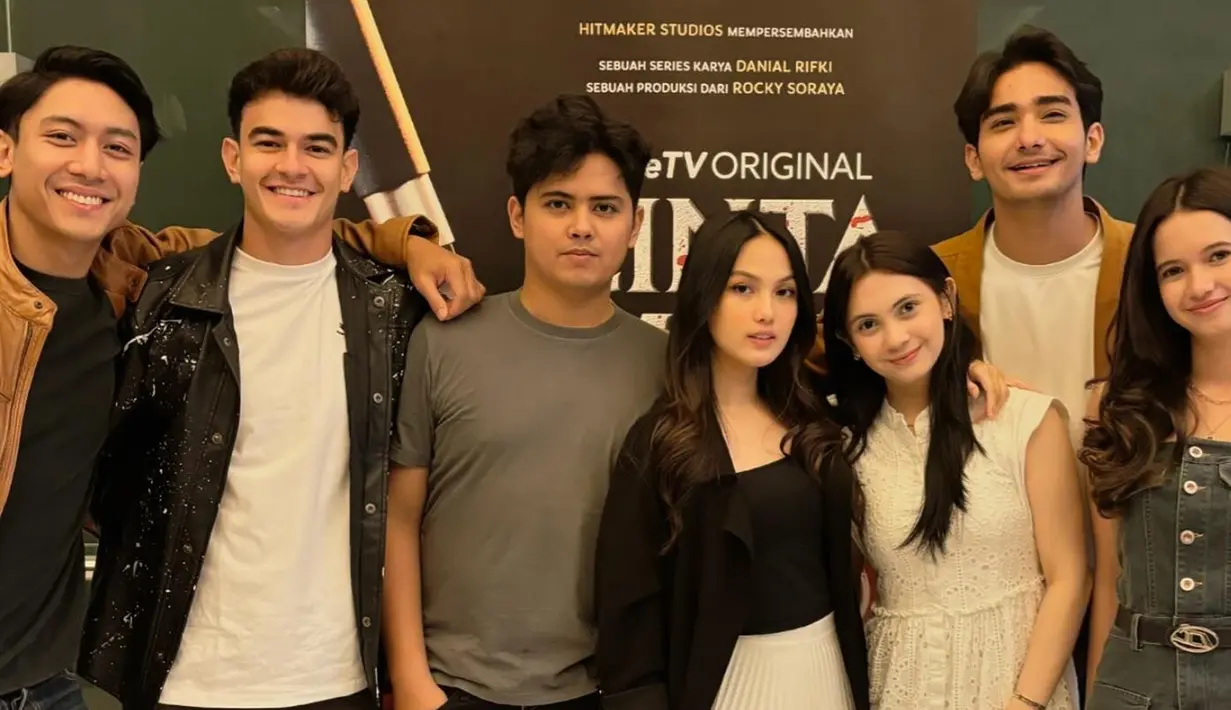 <p>Potret konferensi pers series Cinta Mati. Aisyah Aqilah, Mahdy Reza hingga Cantika Putri Kirana turut serta membintangi series ini. Series tersebut merupakan debut series Richelle Skornicki dan series ketiga untuk Aliando. Meski rata-rata pemainnya baru pertama kali adu akting bareng, namun para pemainnya sudah kompak dan dekat satu sama lainnya di balik layar. (Liputan6.com/IG/@chelle.gs)</p>