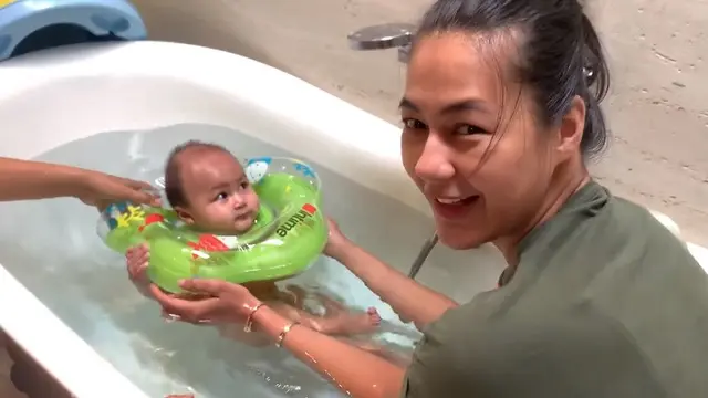 7 Momen Kiano Tiger Wong Berenang, Ekspresinya Bikin Gemas