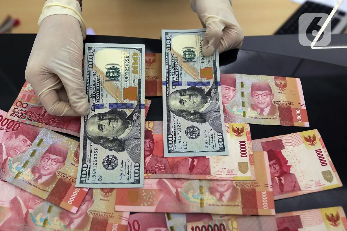 FOTO: Akhir Tahun, Nilai Tukar Rupiah Ditutup Menguat