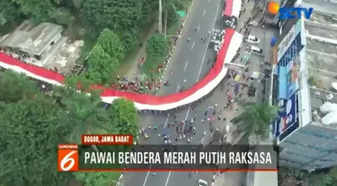 Sejumlah kesenian mulai marching band, liong, dan pencak silat, tampak mengikuti acara yang bertajuk festival merah putih ini.