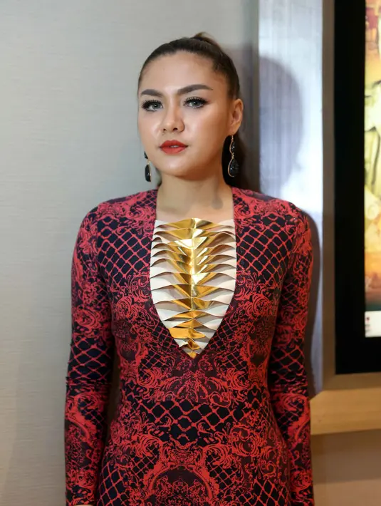"Nyanyi lah karena aku musisi. Itu kenapa aku batasi main film atau sinetron, tapi aku lebih ke musisi. aktor. Untuk akting itu memang harus ada yang dikorbankan," kata Vicky. (Nurwahyunan/Bintang.com)