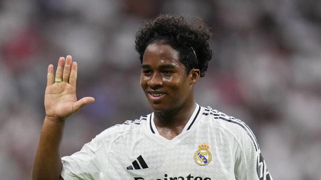 Selebrasi Endrick usai mencetak gol dalam laga Real Madrid vs Valladolid di La Liga 2024/2025. (c) AP Photo/Manu Fernandez