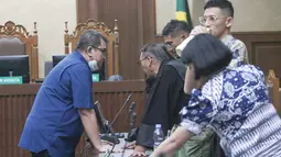 Terdakwa kasus dugaan korupsi jual beli gas antara PT PGN dengan PT IAE, Hendi Prio Santoso usai menjalani sidang pembacaan putusan di Pengadilan Tipikor, Jakarta, Kamis (20/8/2026). (KLY/ Arie Basuki)