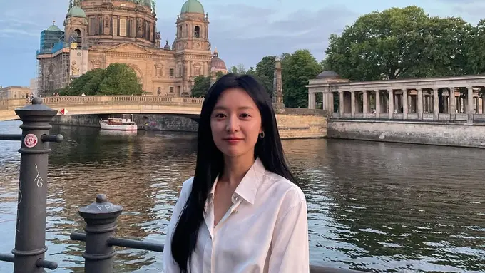 Introvert Wajib Tahu! Deretan Artis Korea Ini Punya Kepribadian Sama Kayak Kamu - Cover