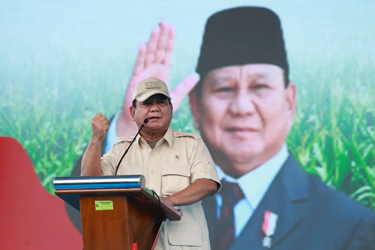 Menteri Pertahanan (Menhan) Prabowo Subianto saat bertemu 35 ribu petani di Blora, Jawa Tengah, Kamis (18/1/2024).
