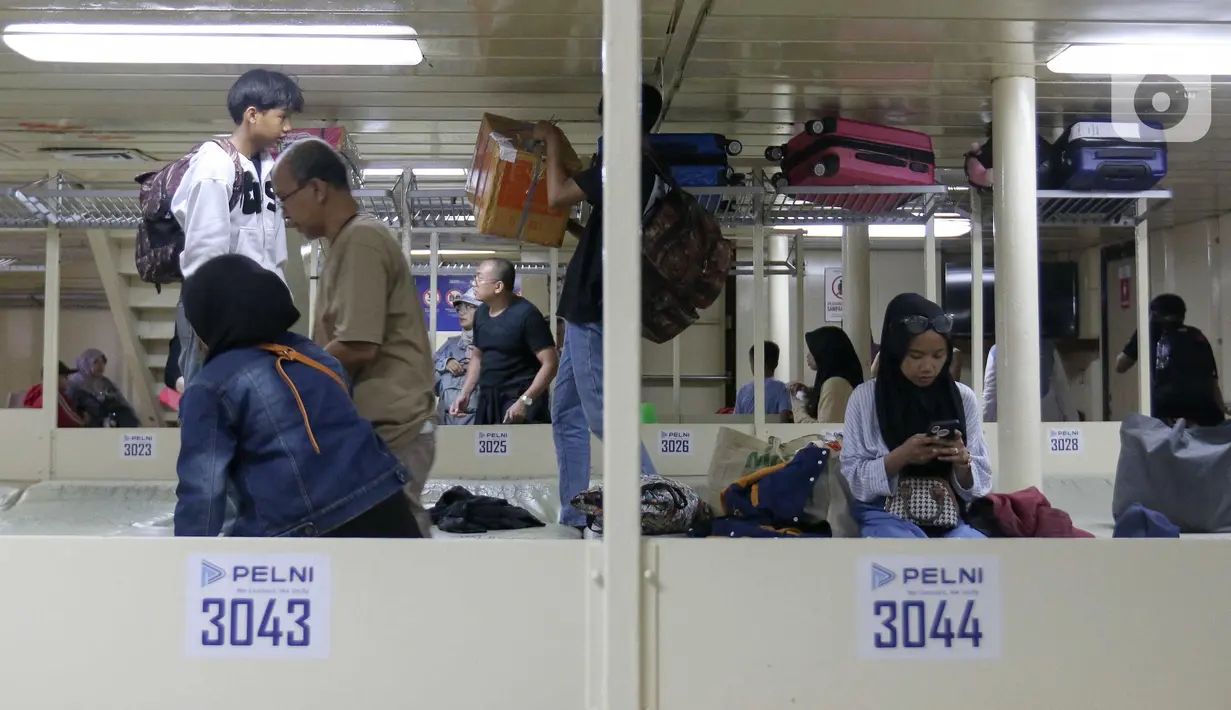 Saat bertolak dari Pelabuhan Tanjung Priok, Jakarta, Selasa (25/3/2025), kapasitas KM Dobonsolo telah terisi 1.600 kursi. (Liputan6.com/Herman Zakharia)