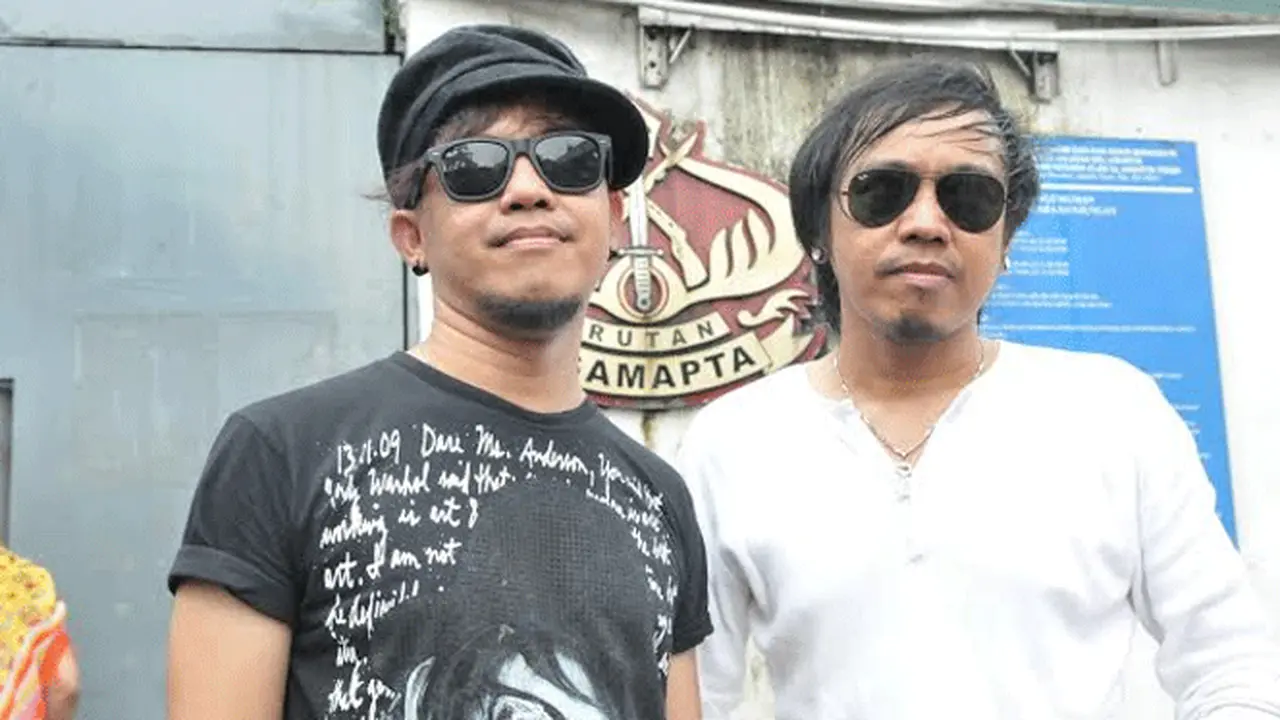 Ian Kasela dan Moldy