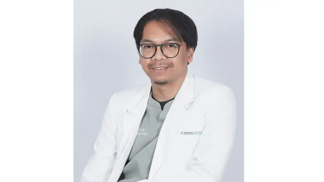 dokter spesialis jantung dan pembuluh darah subspesialis aritmia dari RS Siloam TB Simatupang, dr. Dony Yugo Hermanto, Sp.JP (K), FIHA