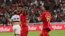 Aditya Warman (tengah) merayakan golnya bersama rekan satu timnya pada pekan ke-16 BRI Super League 2025/2026 di Stadion Utama Gelora Bung Karno (SUGBK), Jakarta Pusat, Sabtu (3/1/2026) sore WIB. (Bola.com/Abdul Aziz)