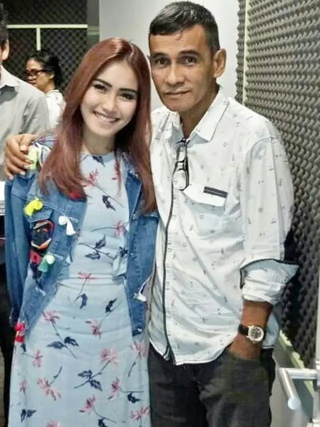 Potret Kenangan Papa T Bob Bersama Seleb Tanah Air